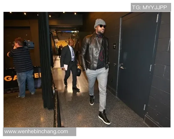 足球明星时尚穿搭大揭秘展现球场外的魅力与风格