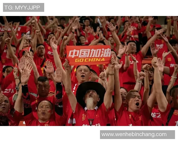 红色足球明星风采展现激情与荣耀的瞬间